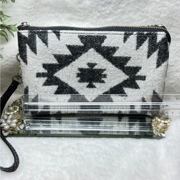 Jen & Co wristlet wallet, Crossbody Bag - Picture 11 of 14